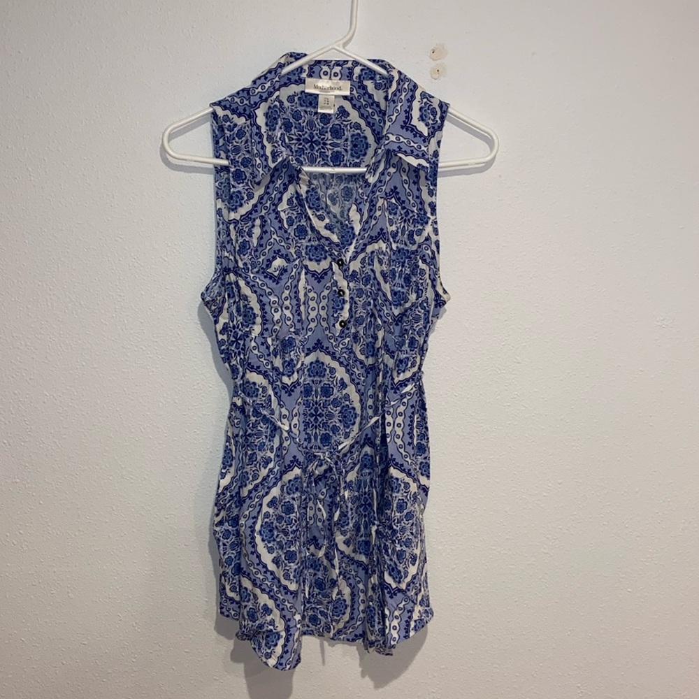 Sleeveless maternity top, lightweight, size large